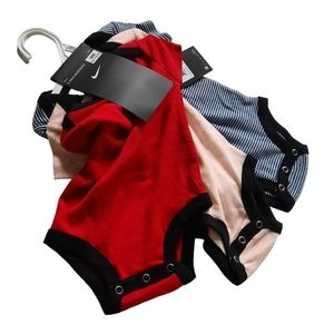 💙💝NIKE, Baby Boys,3 pack Bodysuits, Size: 9 Months, Colors Red,Cream &